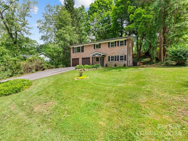 50 Mountain Laurel Lane sold home in Fairway Hills, Waynesville, NC