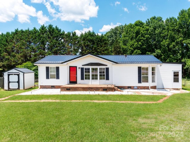 67 Falcon Lane sold home in Old Mountain Village, Hiddenite, NC