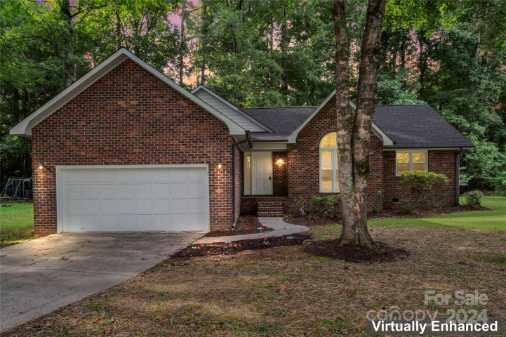 200 Colonial Avenue sold home in Mountainbrook, Concord, NC