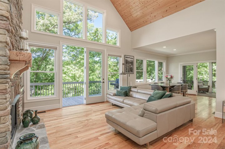 1379 Mountain Parkway sold home in Mountain Park at Lake Adger, Mill Spring, NC