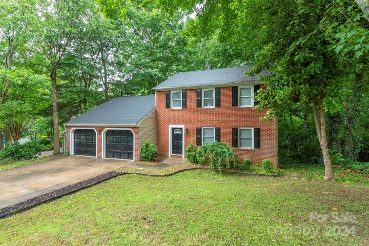 39 Foxberry Drive sold home in Hunters Trace, Arden, NC