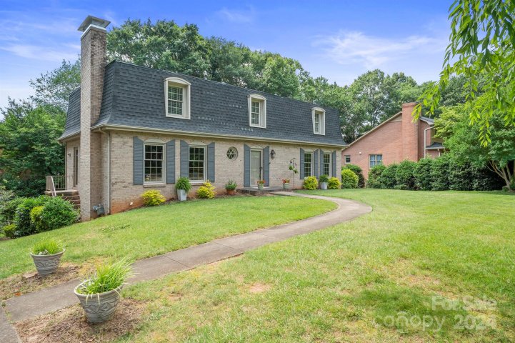 975 1st Street sold home in Combford Park, Hickory, NC