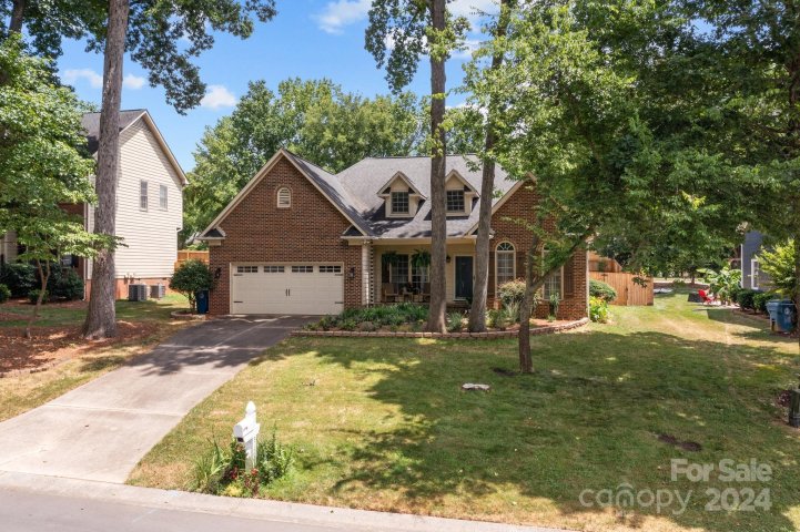 8127 Forest Shadow Circle sold home in Stratford Forest, Cornelius, NC
