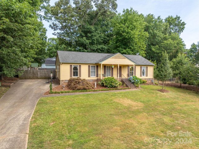 1304 Creekview Drive sold home in Laurel Woods, Gastonia, NC