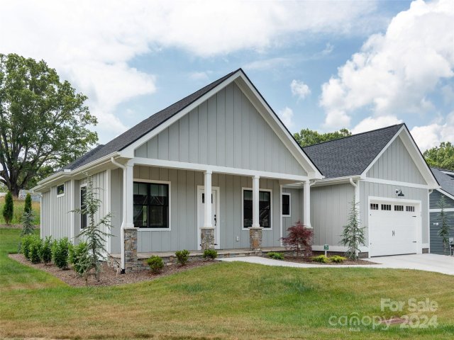 75 Olde Oak Way sold home in Olde Oak, Hendersonville, NC