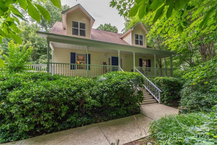 142 Churchill Downs Drive sold home in Fairview Downs, Fairview, NC