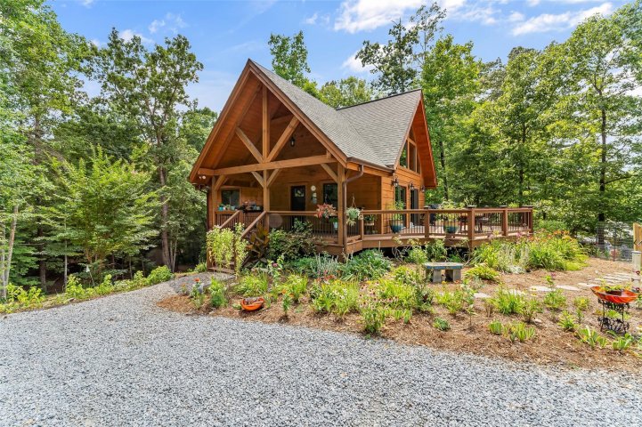 131 Quiet Place sold home in The Meadows at Lake James Station, Nebo, NC