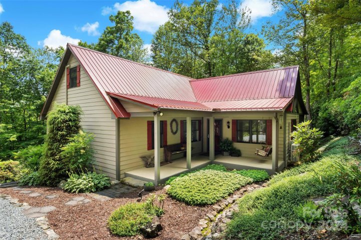 7710 Parks Mountain Drive sold home in Upper Creek Acres, Newland, NC