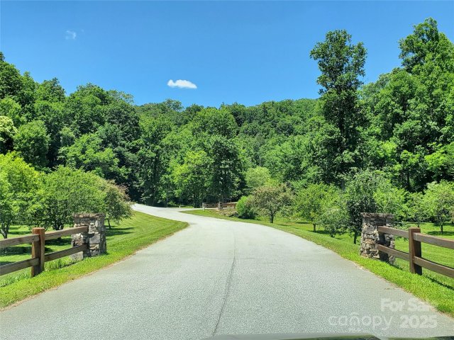 307 Summer Orchard Drive sold home in Old Orchard, Hendersonville, NC