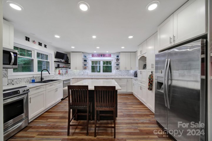 1381 Lurecliff Place sold home in Clifflure Estates, Fort Mill, SC