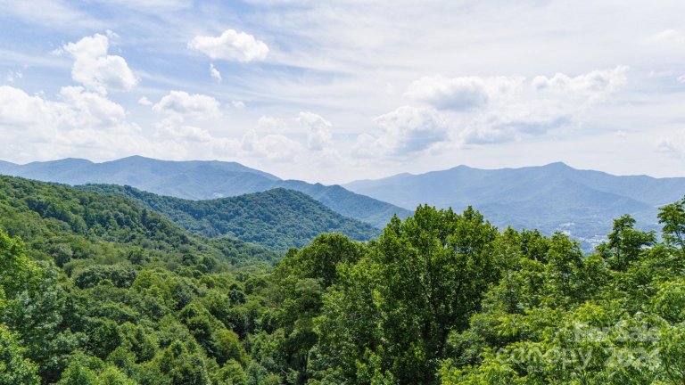 35 Twisted Trail active home in Crestview Pointe, Waynesville, NC