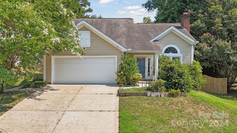 14607 Sapphire Lane sold home in Woodside Falls, Pineville, NC