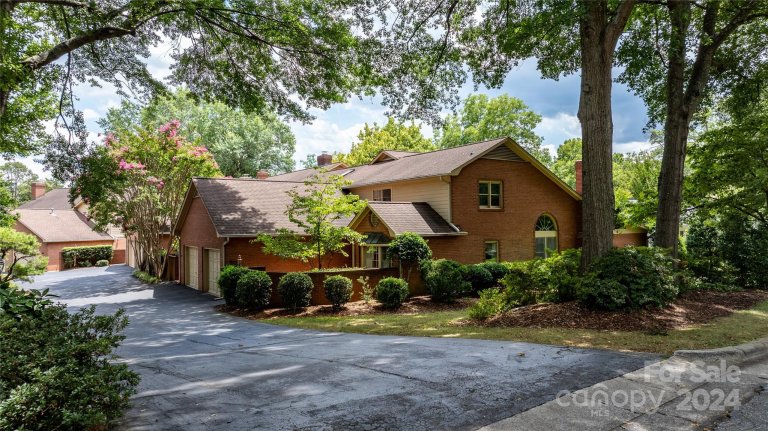 842 1st Street sold home in Combford Park, Hickory, NC