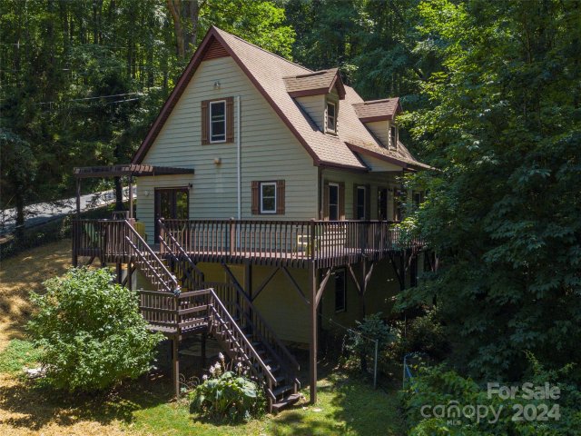 278 Apple Creek Road sold home in Apple Creek Acres, Waynesville, NC