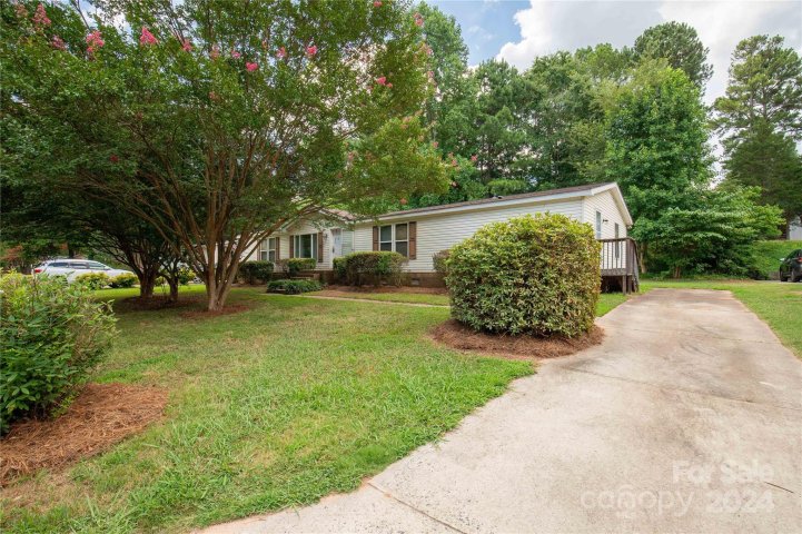 1062 Sentinal Oaks Drive sold home in Southwoods, Clover, SC