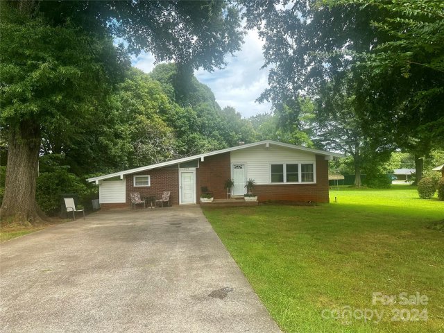 2340 17th Street sold home in Pinebrook Park, Hickory, NC