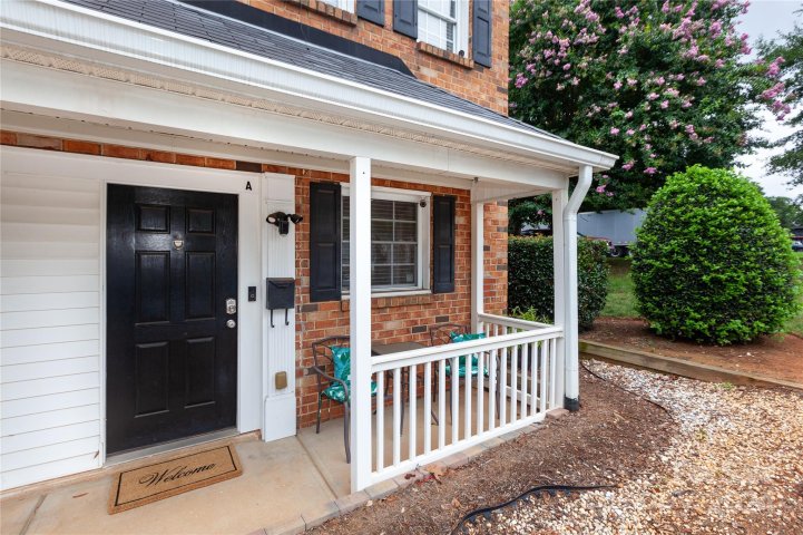 1348 Green Oaks Lane A sold home in Williamsburg on Commonwealth, Charlotte, NC