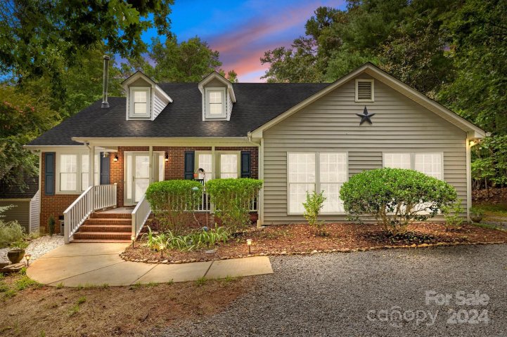 6915 Live Oaks Lane sold home in Plantation Forest, Waxhaw, NC