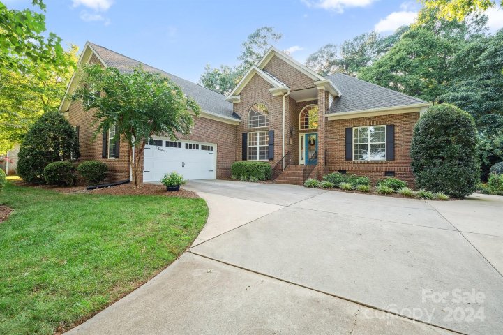 2575 Penngate Drive sold home in Lakepointe North, Sherrills Ford, NC