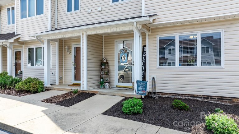 3385 White Oak Court 5C sold home in White Oak Manor, Claremont, NC