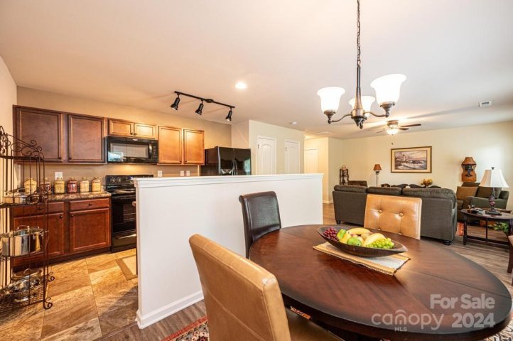 1815 2nd Street Drive sold home in Stonebrook, Hickory, NC