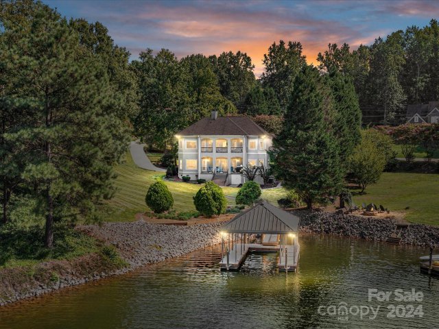 126 Normandy Road sold home in Grand Bay, Mooresville, NC