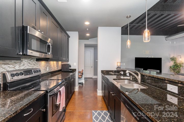 2338 Yadkin Avenue 102 sold home in 28th Row, Charlotte, NC