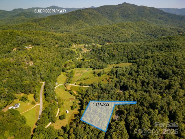 Lot 8 Sweetwater Ridge Road active home in Sweetwater Ridge, Balsam Grove, NC