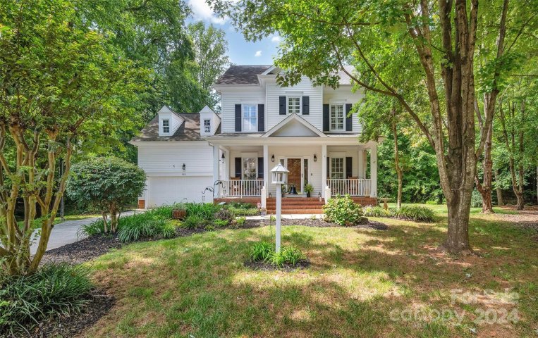 7815 Hollow Oaks Lane sold home in The Oaks On Providence, Waxhaw, NC