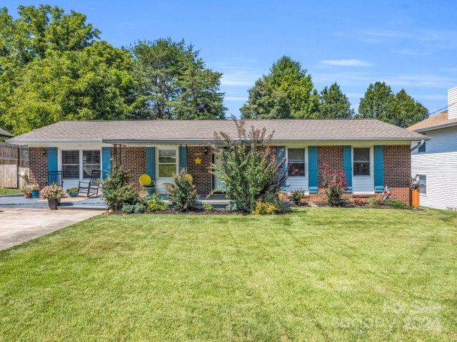 11 Pleasant Ridge Drive sold home in Parkway Forest, Asheville, NC