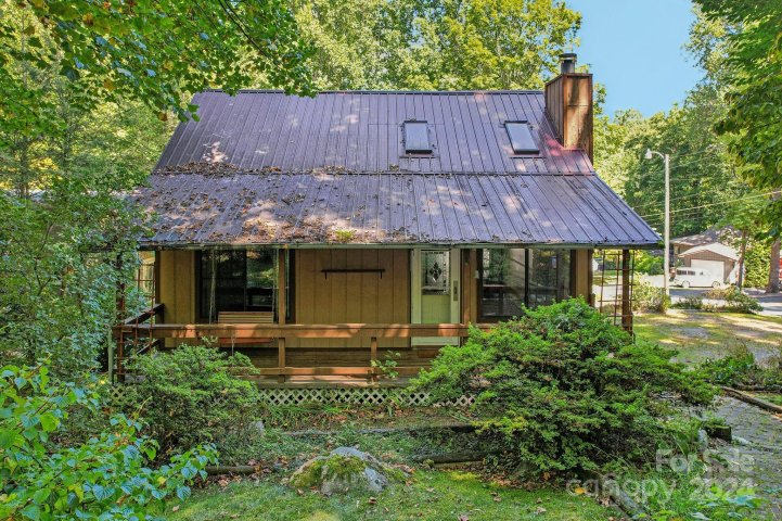 12 Lisa Lane sold home in Woodlands Village, Maggie Valley, NC