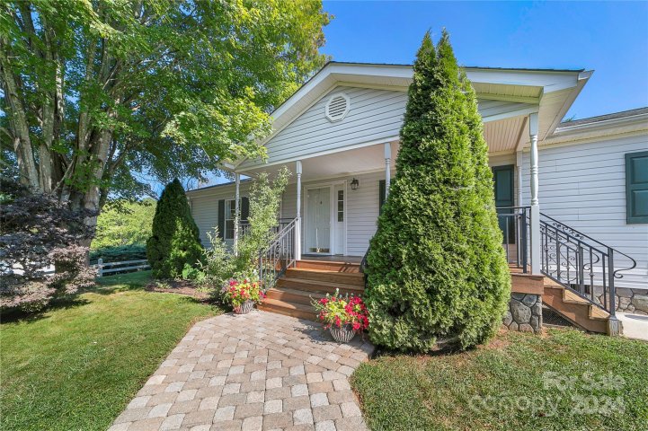 9 Johns Street sold home in Windy Hill Farms, Asheville, NC