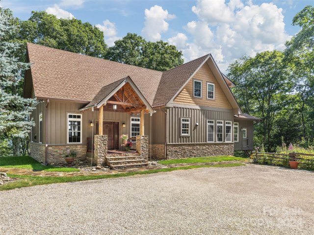 1525 Trickle Creek Road sold home in Settlers Ridge, Waynesville, NC