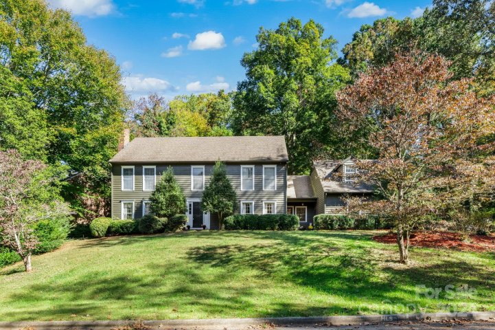 1740 8th Street Drive sold home in Forest Park, Hickory, NC