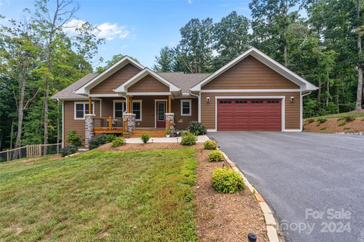 158 Jonathan Lane sold home in The Orchards at Owensby Road, Hendersonville, NC