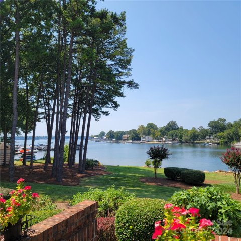 7810 Village Harbor Drive sold home in Villages at Harborside, Cornelius, NC