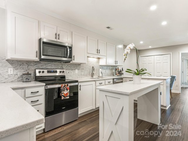 7414 Red Oak Lane sold home in Carmel Hollow, Charlotte, NC