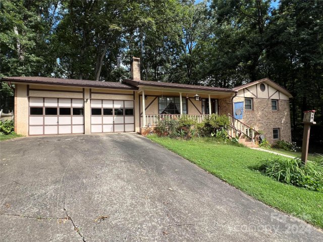 1178 Mountain Shadows Drive sold home in Mountain Shadows, Morganton, NC