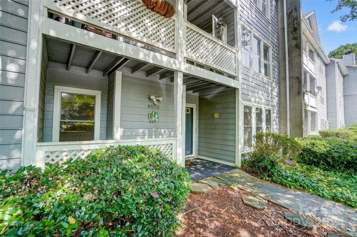 6070 Pinebark Court sold home in Forest Ridge, Charlotte, NC