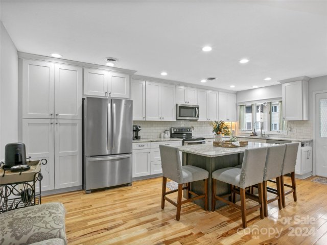 121 N Britton Creek Court sold home in Britton Creek, Hendersonville, NC