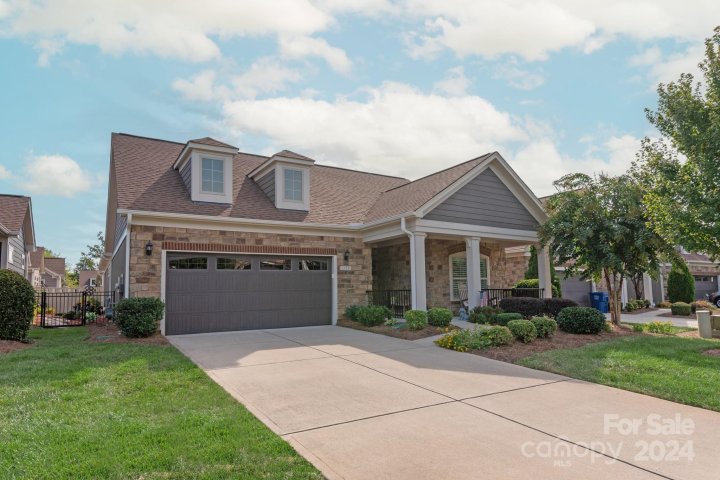 1320 Garden Vista Drive sold home in The Courtyards at Emerald Lake, Matthews, NC