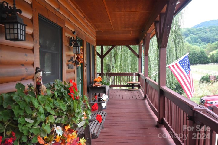 170 Panoramic Loop sold home in Crocketts Meadow, Maggie Valley, NC