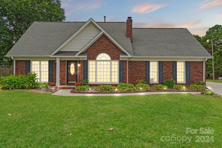 3205 Huntley Place sold home in Roberta Farms, Concord, NC