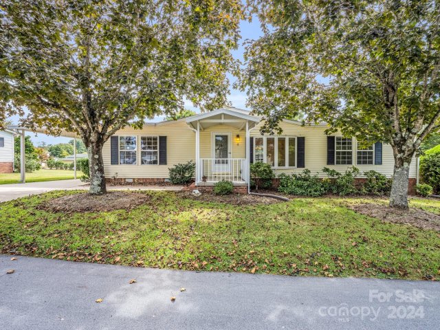 4 N Charles Lane sold home in White Oak Village, Hendersonville, NC