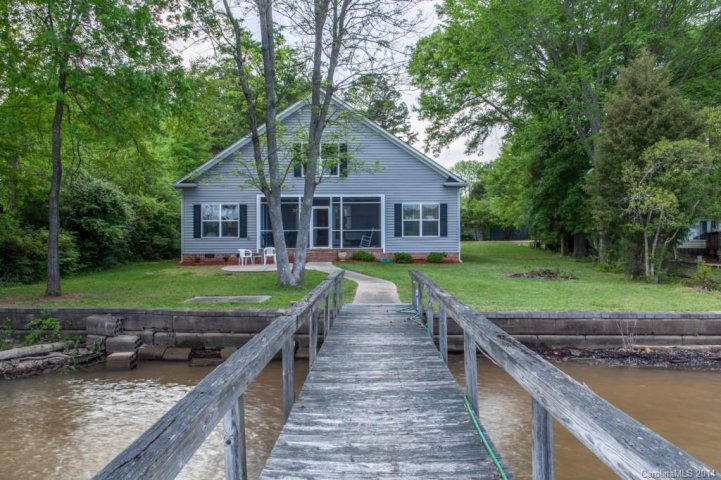 5572 Riverfront Road sold home in Riverfront, Lake Wylie, SC