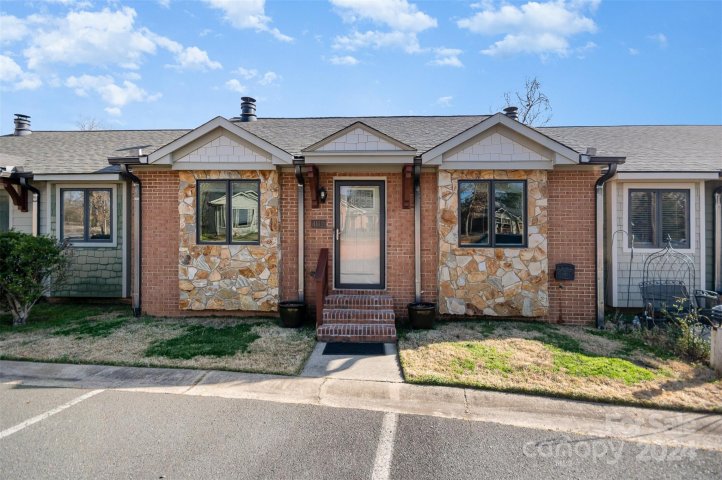 1112 Hanford Place sold home in Ridgeview, Concord, NC