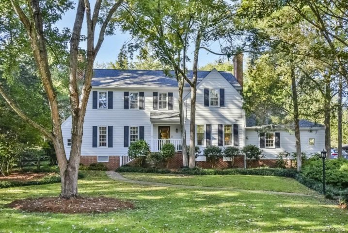 5421 Woodcreek Drive sold home in Five Knolls Estates, Charlotte, NC