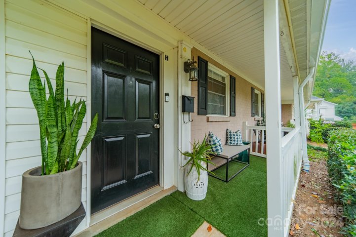 1224 Green Oaks Lane sold home in Williamsburg On Commonwealth, Charlotte, NC
