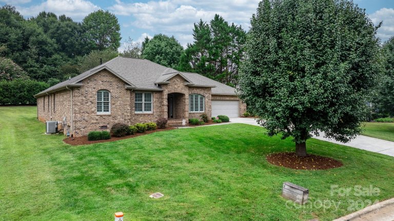 307 Willowbrook Drive sold home in Woodland Acres, Morganton, NC