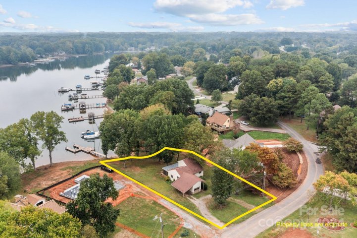 240 Shoreline Loop sold home in Imperial Point, Mooresville, NC